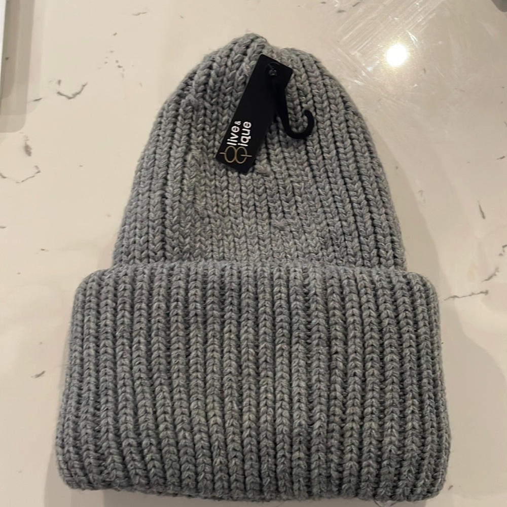 BRAND NEW NEVER WORN Olive & Pique Gray Snowhat